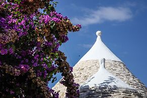 Trullo Madia with Shared Hot Tub in Nature