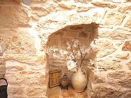 Trullo Madia with Shared Hot Tub in Nature