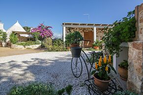 Trullo Madia with Shared Hot Tub in Nature