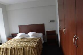 Hotel Bond