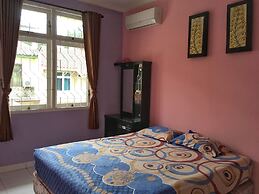 Cendana Mulia Hostel