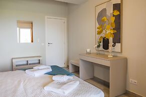 A15- Cliffside Beach Apartment by Dreamalgarve