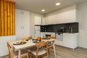 A15- Cliffside Beach Apartment by Dreamalgarve