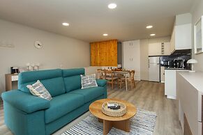 A15- Cliffside Beach Apartment by Dreamalgarve