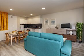 A15- Cliffside Beach Apartment by Dreamalgarve
