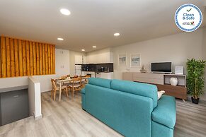 A15- Cliffside Beach Apartment by Dreamalgarve