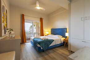 A15- Cliffside Beach Apartment by Dreamalgarve
