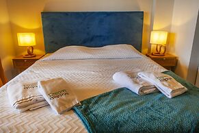 A15- Cliffside Beach Apartment by Dreamalgarve