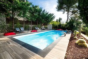The Address Cassis