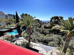 The Address Cassis