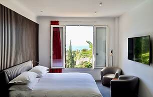 The Address Cassis