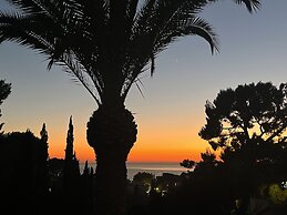 The Address Cassis