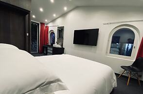 The Address Cassis