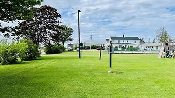 Anne Shirley Motel & Cottages