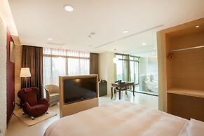823 Tourist Hotel