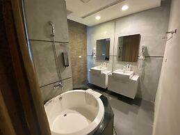 823 Tourist Hotel
