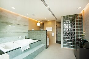 823 Tourist Hotel
