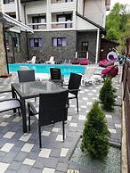 Whiteberry Hotel