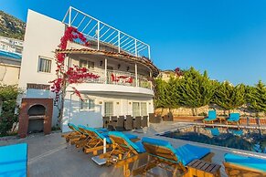 Villa Fusya by Lycia Collections