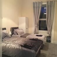 Paisley central luxury Rooms & Apartment