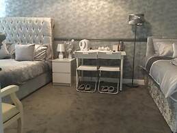 Crossroad Bungalow