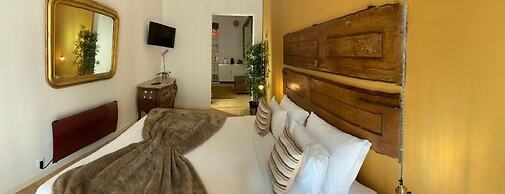 Old Town Lx Suites