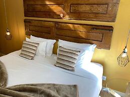 Old Town Lx Suites