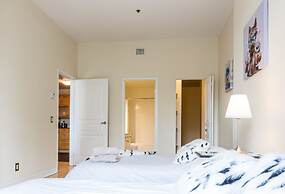 Airy Downtown Apartments by Nuage