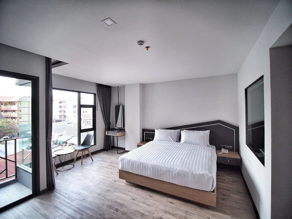 Sleep With Me Pattaya