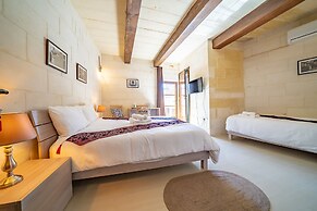 Ta' Pinu B&B