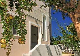 Balconies on Sea - The Garden Apartment