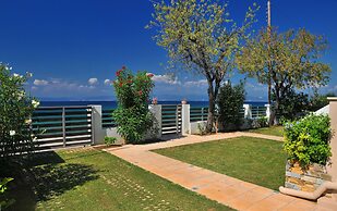 Balconies on Sea - The Garden Apartment