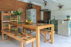 Base Guesthouse and Hostel
