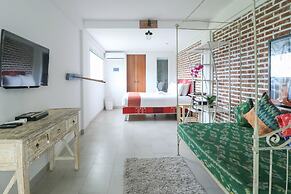 Base Guesthouse and Hostel