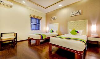 Crest Hotel