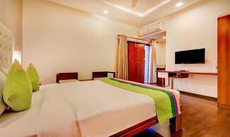 Crest Hotel
