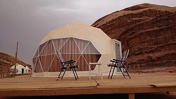 Desert planet camp
