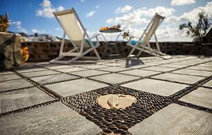 Lava Oia's