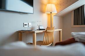 Wood Hotel by Frich's