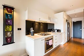 Cleo, 1BDR St Kilda Apartment