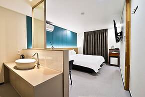 Calm Rest Hotel Busan Sasang