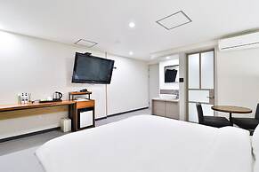 Calm Rest Hotel Busan Sasang
