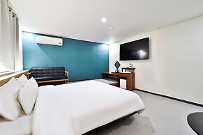 Calm Rest Hotel Busan Sasang