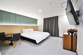 Calm Rest Hotel Busan Sasang