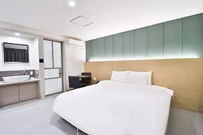 Calm Rest Hotel Busan Sasang