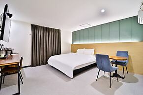 Calm Rest Hotel Busan Sasang