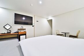 Calm Rest Hotel Busan Sasang