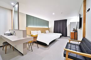 Calm Rest Hotel Busan Sasang