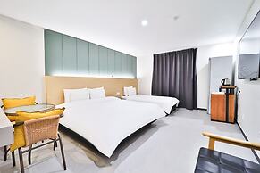 Calm Rest Hotel Busan Sasang