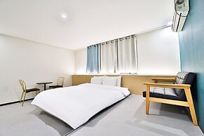 Calm Rest Hotel Busan Sasang